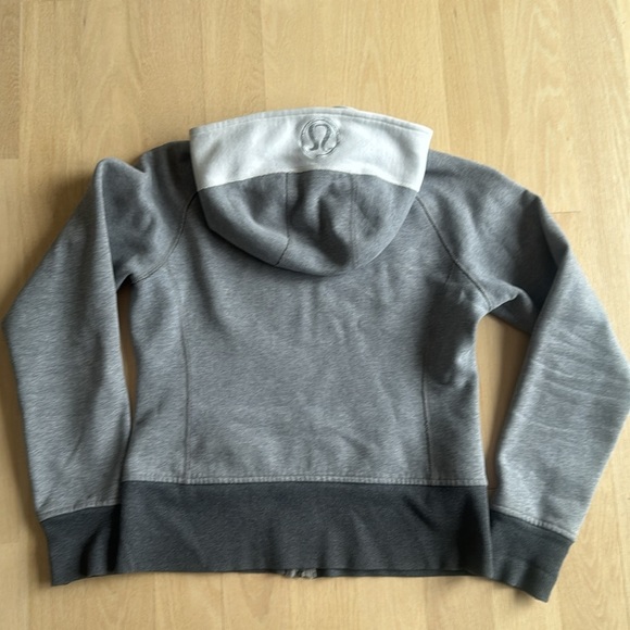 Lululemon Scuba Hoodie – Gray & White, Women’s Size 8 (Classic Style) - Picture 4 of 4